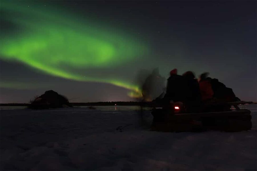 Luleå: Northern Lights Tour by Car with Swedish Treats - Campfire treats and Swedish comfort