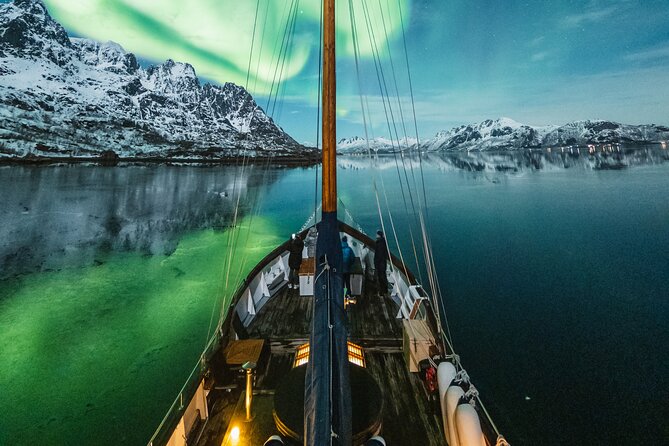 Luxury Northern Lights Yacht Cruise with Hot Tub from Tromsø - A four-hour aurora evening on Stella Oceana
