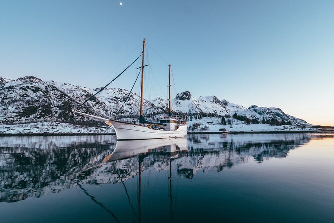 Luxury Northern Lights Yacht Cruise with Hot Tub from Tromsø - How the aurora search really works