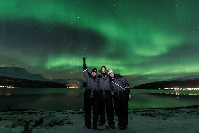 Minibus Northern Lights Chase with Photography from Tromsø - A warm camp in the Arctic night
