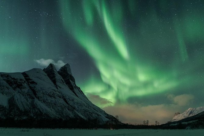 Minibus Northern Lights Chase with Photography from Tromsø - Fjords, frozen lakes, and quiet viewing spots