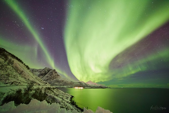 Minivan Northern Lights excursion (8 guests per minivan) - What happens at the 7 p.m. meeting point
