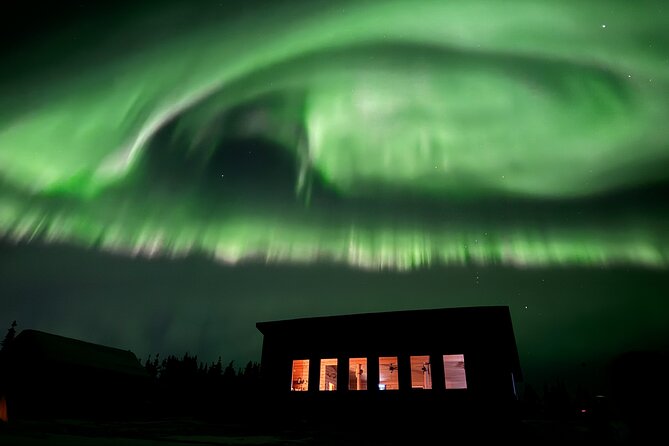 Mountaintop 360° Best Alaskan Cabin with Photography @Aurora Camp - Why this Fairbanks aurora camp works