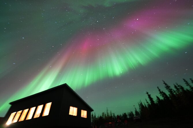 Mountaintop 360° Best Alaskan Cabin with Photography @Aurora Camp - Waiting indoors without missing the show