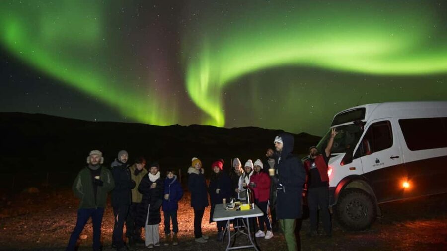 Northern Lights: 4x4 Adventure with Treats, Photos & Cocoa - Why the 4x4 minibus matters in Iceland