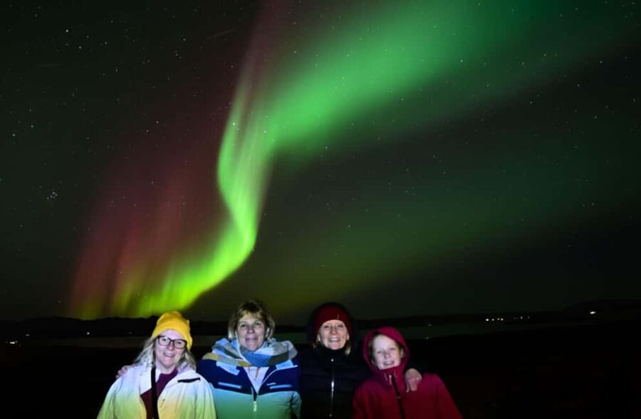 Northern Lights: 4x4 Adventure with Treats, Photos & Cocoa - Cocoa, pastries, and the rhythm of the evening
