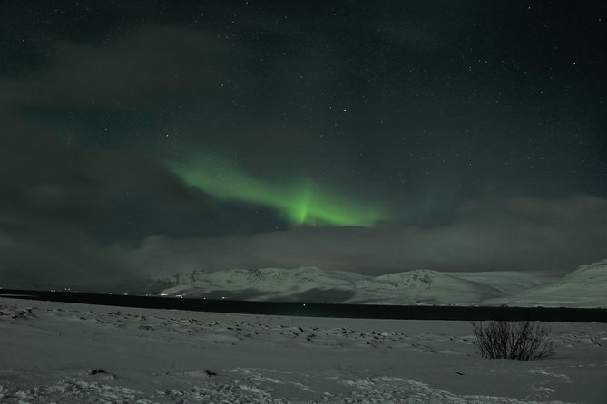 Northern Lights 4x4 Jeep/van Tour from Akureyri - Waiting with hot cocoa and a twisted doughnut