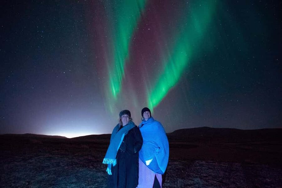 Northern Lights 4x4 Super, Photos, Hot Cocoa, Pastries - Cocoa, pastries, and blankets under the sky