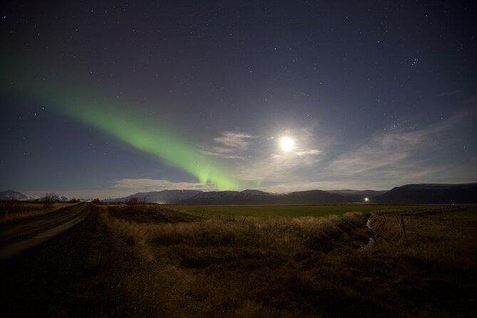 Northern Lights Classic MiniBus Tour from Akureyri - Booking, cancellations, and practical details