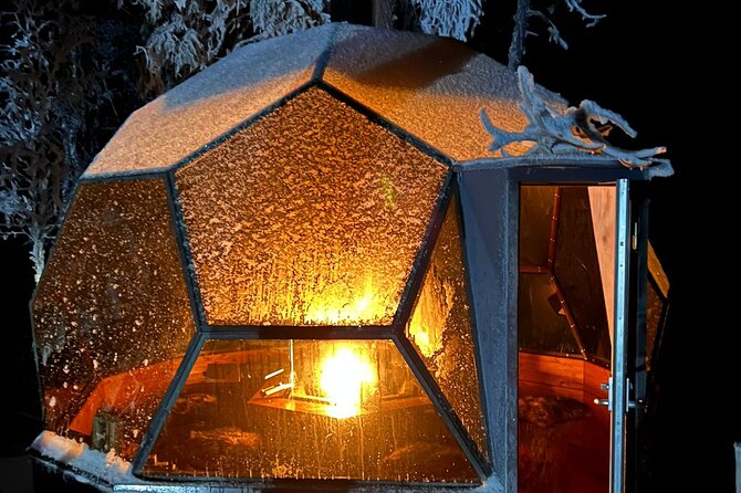 Northern Lights dinner in a Glass Igloo - A glass igloo dinner in the Lapland forest
