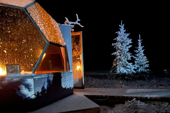 Northern Lights dinner in a Glass Igloo - Northern Lights from a warm shelter