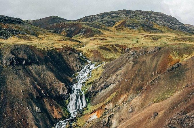 Northern Lights Hike to Reykjadalur Hot River - Guides and group size