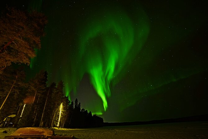 Northern Lights Hunting in Lappish old cottage - Why the photography service matters