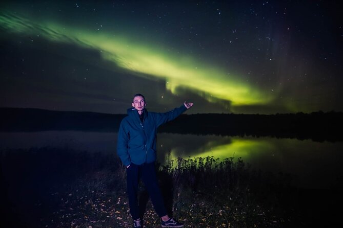 Northern lights hunting photo tour with bbq; small groups - Small group in theory, up to 20 in practice