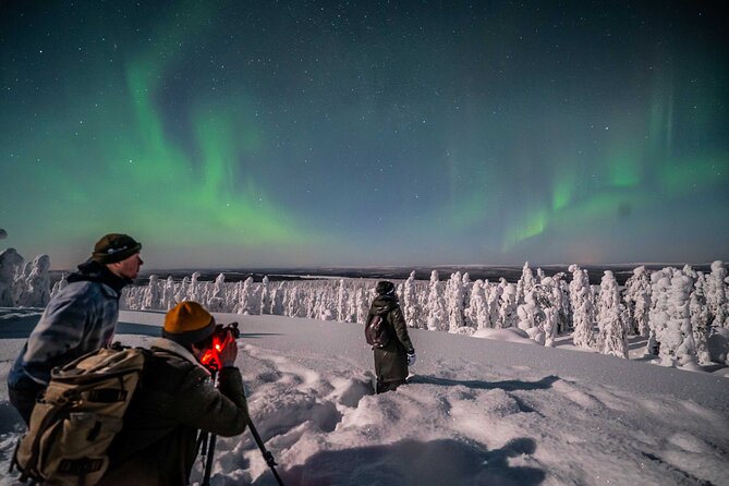 Northern Lights Hunting Photography Tour in Levi - Staying Warm Between Aurora Bursts
