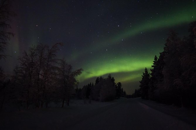 Northern lights hunting with car - The campfire stop is more than a snack break