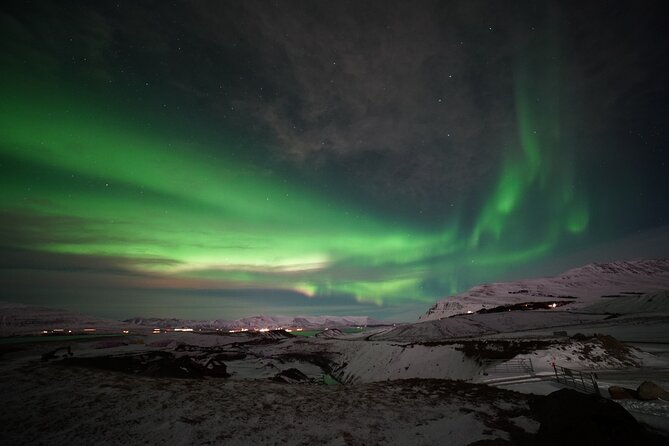 Northern Lights In luxury off-road SUV with Photos and Treats - Searching rural Iceland instead of waiting in town