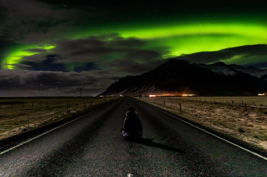 Northern Lights in Mini Bus, Photos, Hot Cocoa and Pastries - Why the guide matters on a changeable night