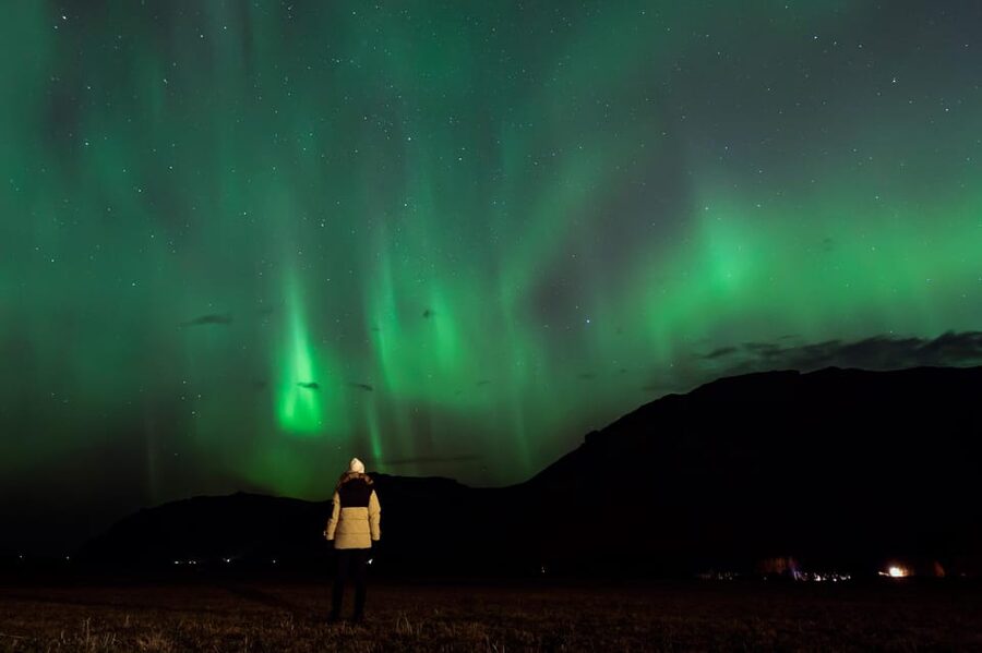 Northern Lights in Mini Bus, Photos, Hot Cocoa and Pastries - A four-hour hunt, not a fixed theater show