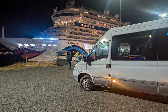 Northern Lights Minibus Chase Max 16 Person In Group - What the $215.75 price really buys