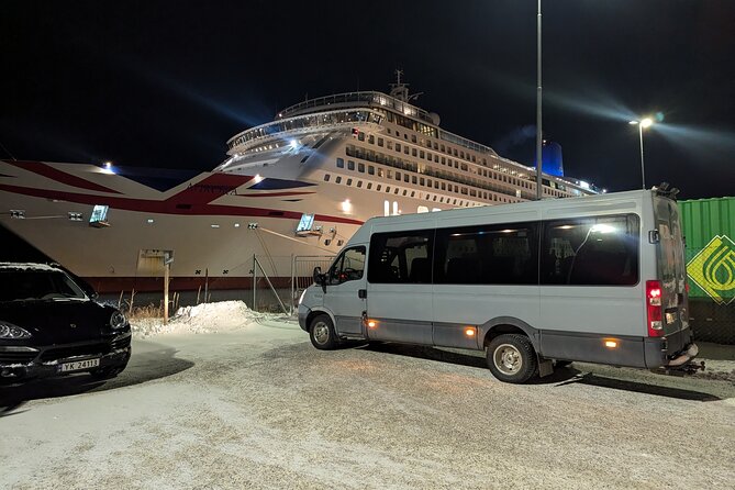 Northern Lights Minibus Chase Max 16 Person In Group - What happens at the viewing stops