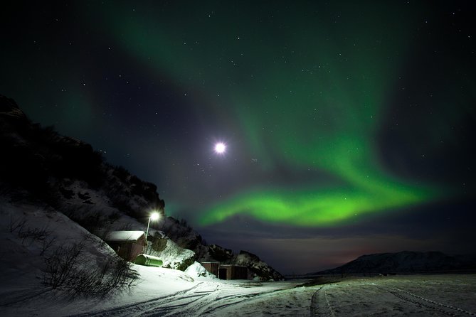 Northern Lights Minibus Tour with Hot Cocoa, Blankets & Photos - How the aurora search works