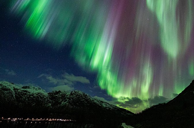 Northern Lights Minibus with Photos Dinner Warm suits - What the private format means