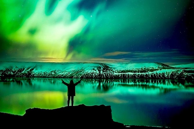 Northern Lights Night Tour from Reykjavik - Photography help and onboard Wi-Fi