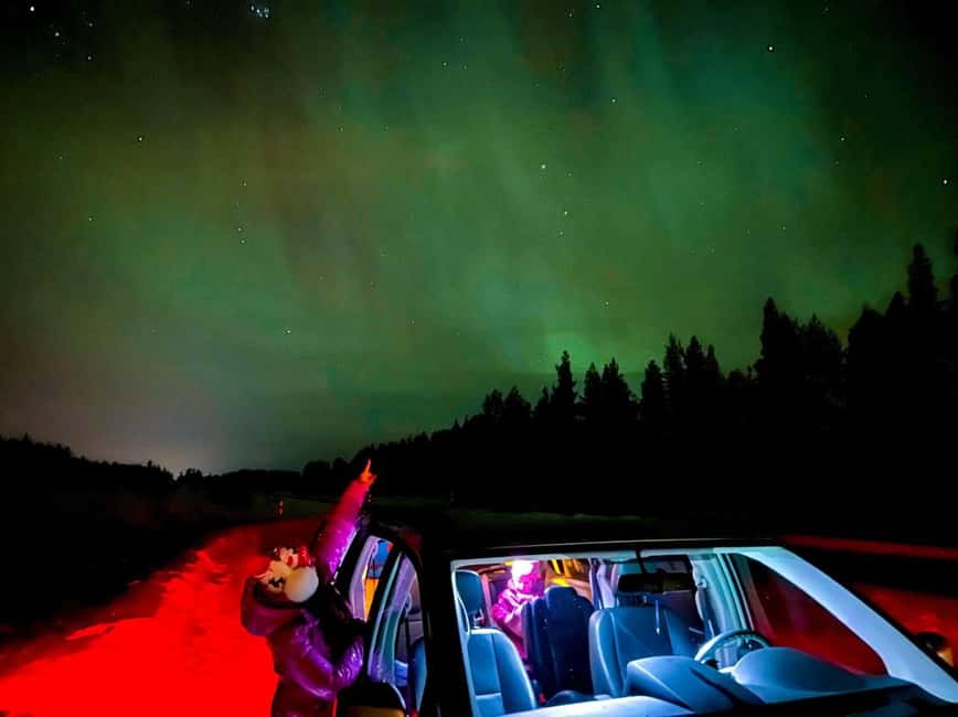 Northern lights private tour Rovaniemi - A guide can make a no-aurora night worthwhile