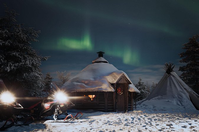 Northern lights safari by snowmobile - The fire stop in a Finnish kota