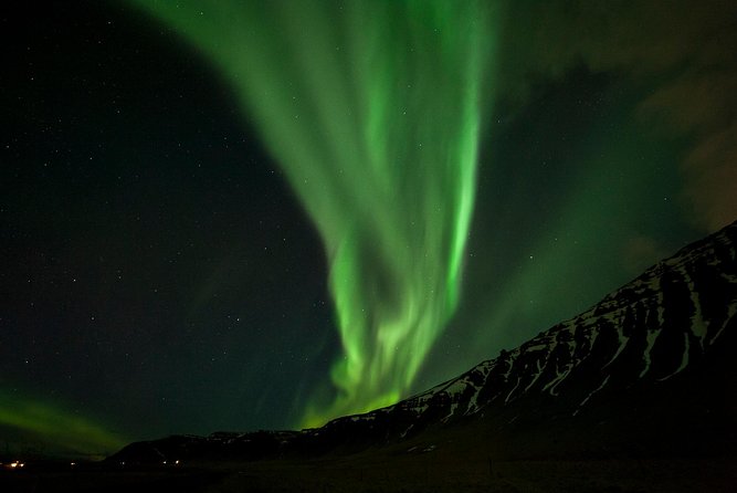 Northern Lights Small-Group Tour From Reykjavik with Hot Drink - Why a small minibus helps