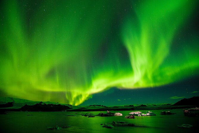 Northern Lights Small-Group Tour with Free Photos & Hot Chocolate - Pickup in Reykjavik requires care