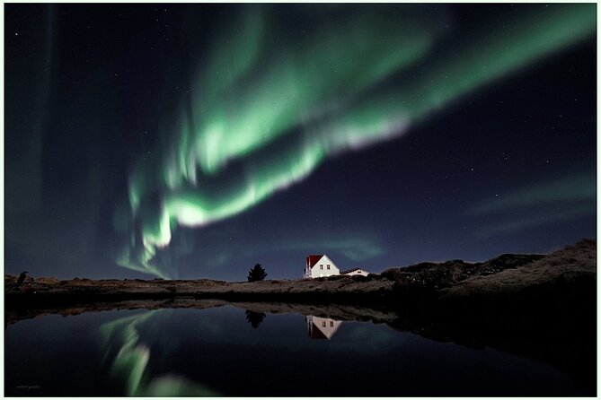 Northern Lights Small-Group Tour with Hot Chocolate & Photos - Key points to know before you book
