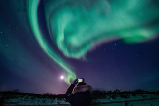 Northern Lights Small-Group Tour with Hot Chocolate & Photos - Hot chocolate, pastries, and the cold