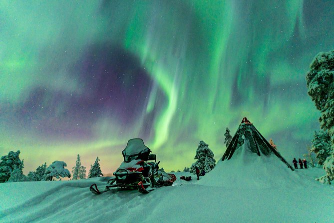 Northern Lights Snowmobile Driving Safari - Learning the snowmobile before the trail