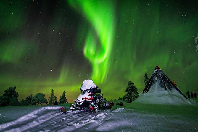 Northern Lights Snowmobile Sleigh Ride - Guides matter when the route gets difficult