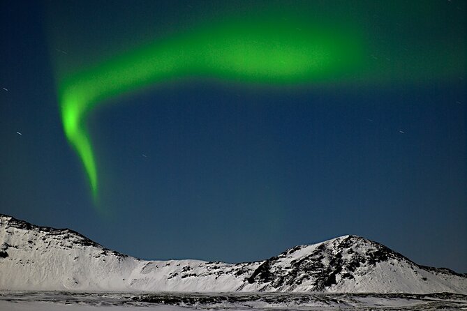 Northern Lights Super Jeep Guided Tour with Hot Drink & Snack - Waiting under Iceland’s dark sky
