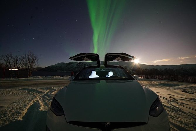Northern lights - TeslaX Ecofriendly Car - Chasing clear sky from Tromsø at 7 pm