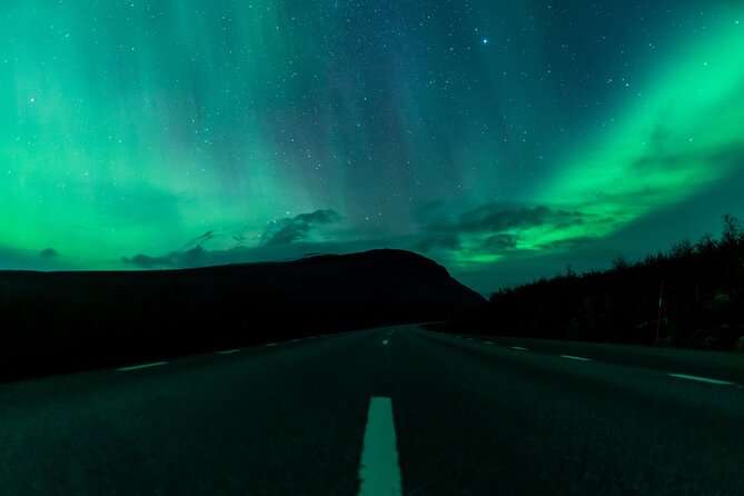 Northern Lights Tour from Kiruna to Abisko with Dinner - Guides, stories, and camera help