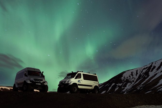 Northern Lights Tour from Reykjavik in a Super Jeep - Waiting under the Icelandic sky