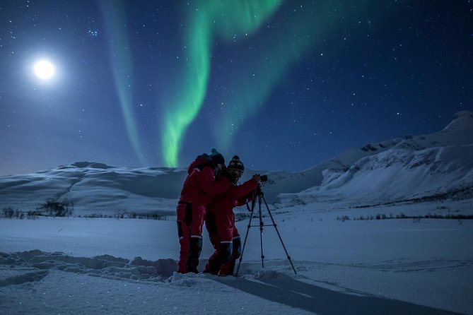 Northern Lights Tour from Tromsø - Photos, tripods, and camera help
