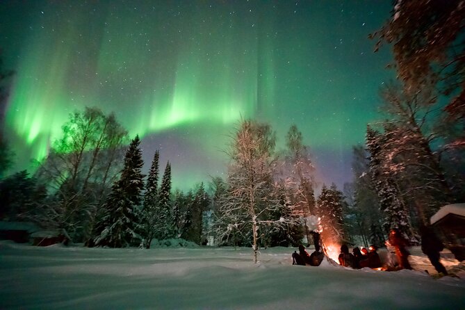 Northern Lights Tour in Atmospheric Cottage - A Northern Lights wait beside a Finnish fireplace
