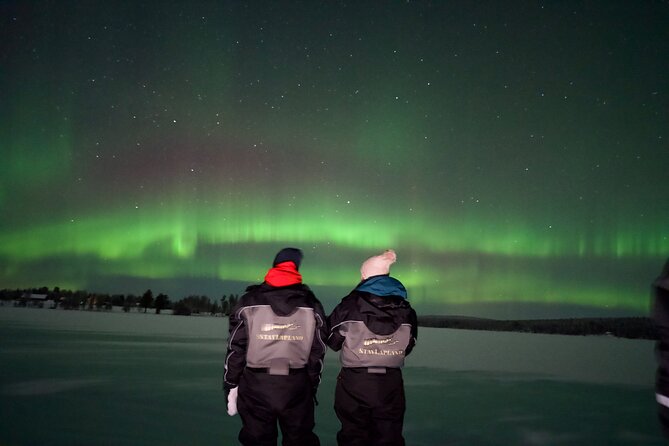 Northern Lights Tour in Atmospheric Cottage - The cottage, lake, forest, and laavu
