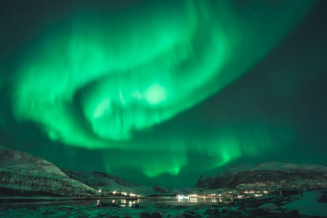Northern Lights Tour in Tromso - Following the forecast toward Kvaløya or Finland