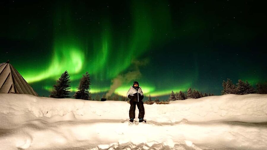 Northern Lights Tour/Trip to a magical place - Waiting for the Northern Lights