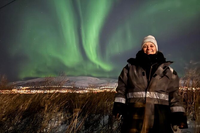 Northern Lights Tour with Hot Food and Drinks in Tromso - The guides are central to the experience