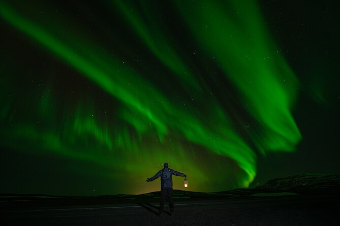 Northern Lights Tour with Photos, Snacks, Warm Snowsuits, Chairs - Who should book this experience?