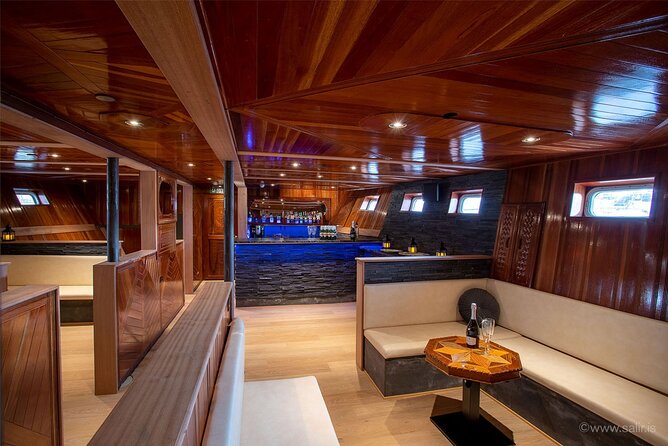 Northern Lights Yacht Cruise in Reykjavik - The free return policy and its real value