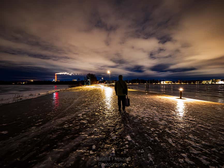 Oulu: Guided Night Walking Tour with Northern Lights Hunting - Daylight walks and flexible plans