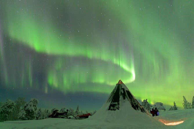 Private Aurora Tour (5 or more) by Aurora Experts - Rovaniemi - A small mountain with a clear northern outlook